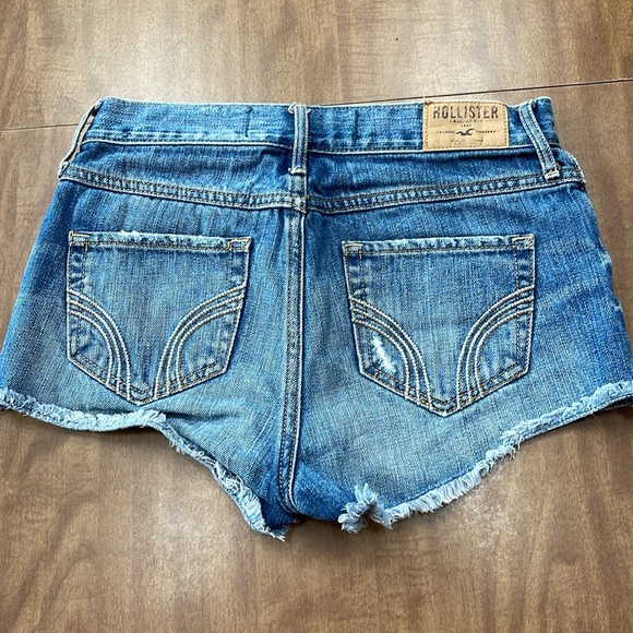 Hollister Jean Shorts Size 1 - Picture 3 of 3